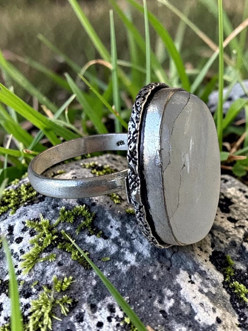 Vintage 925 Sterling Silver Oval Moonstone Cabochon Distinctive Statement Ring B